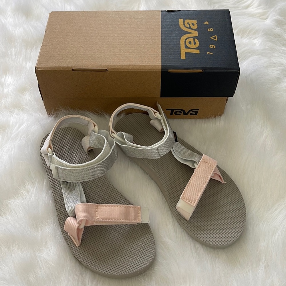 New in box Teva Original Universal Women’s Sports Sandal size 7